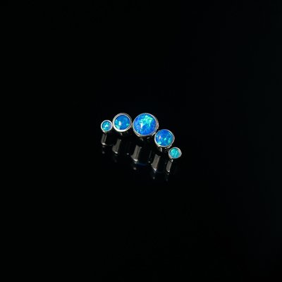 Титанова кластер на лабрет з синіми опалами  фото