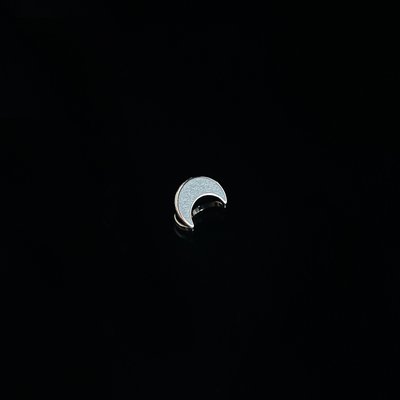 Титановый місяць накрутка на лабрет. nakrutka33 фото