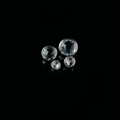 Титанова накрутка на мікродермал із завальцьованим цирконієм  фото