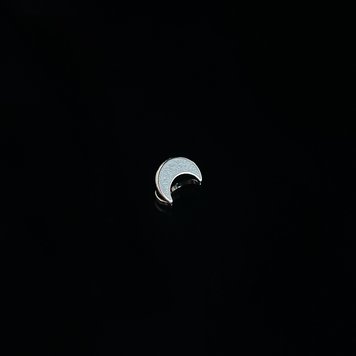 Титановый місяць накрутка на лабрет.  фото